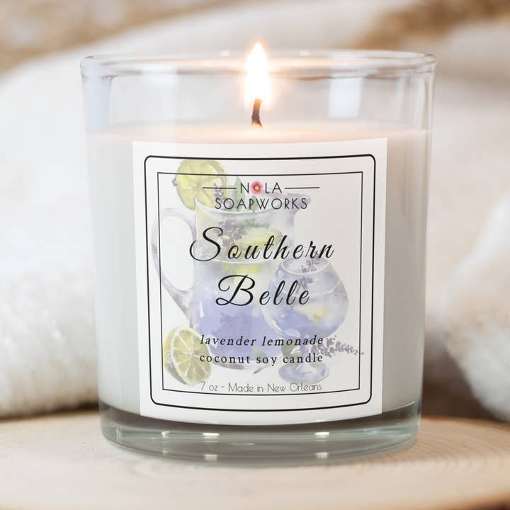 Southern Belle - Lavendel-Zitronen-Sojakerze für den Großhandel von Essentially NOLA Soap Works