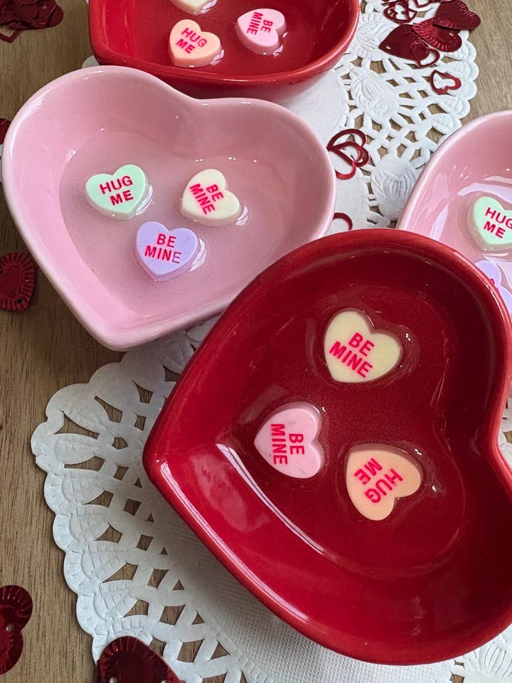 Keramisk hjertering/smykkeskål med harpiks valentinhjerter for engroshandel hos Sea Dreams Coastal Art