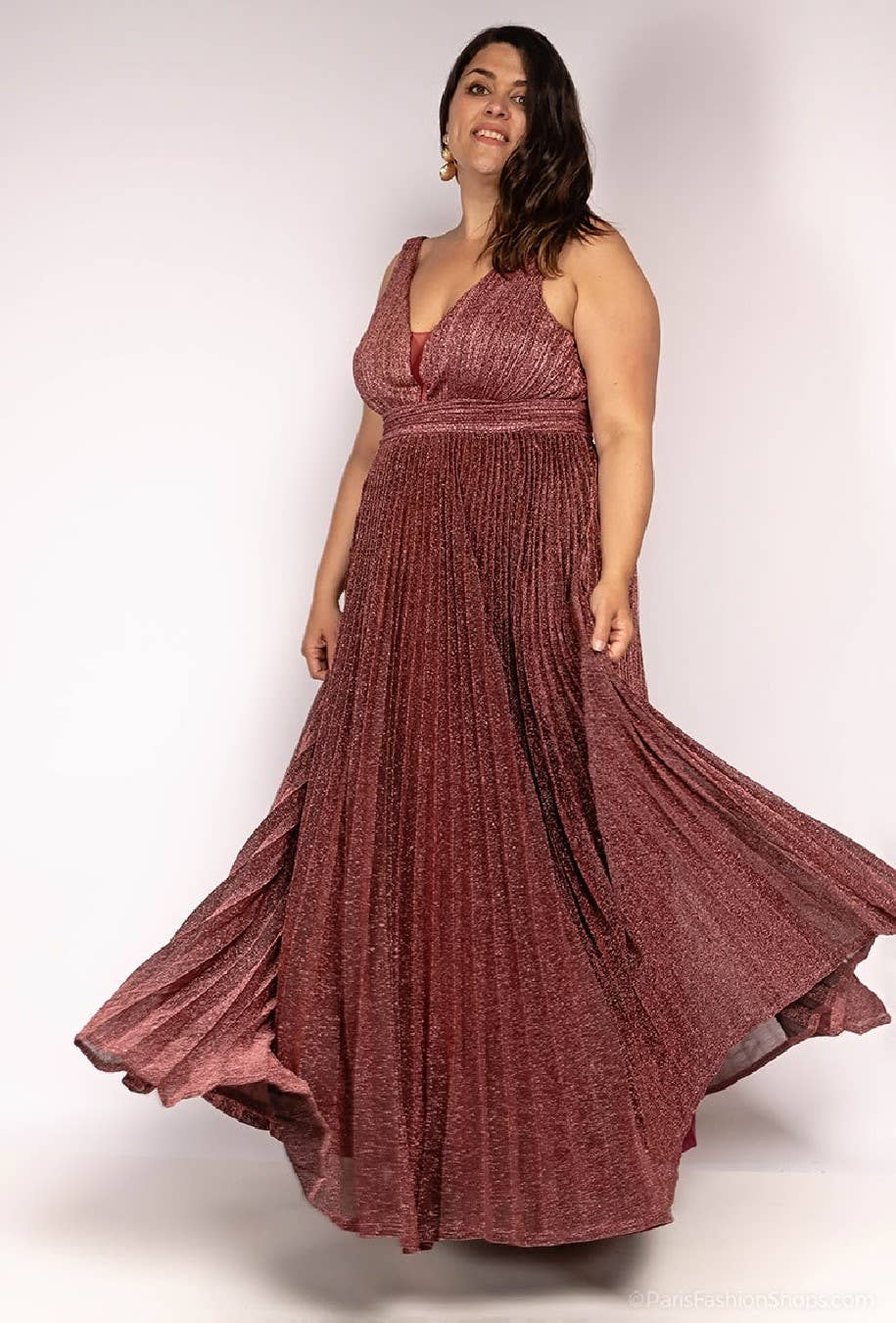 Eva & Lola - Epsilonn – wholesale Klänning - Dam – Maxiklänning i plusstorlek med plisserad och glansig finish - HM2251QS11