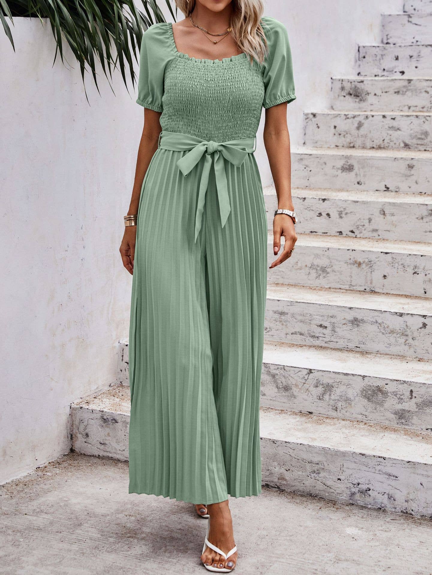 eLook – Großhandel Jumpsuit – Damen – SZ1-J6243 Gemusterter, plissierter Jumpsuit mit Gürtel24