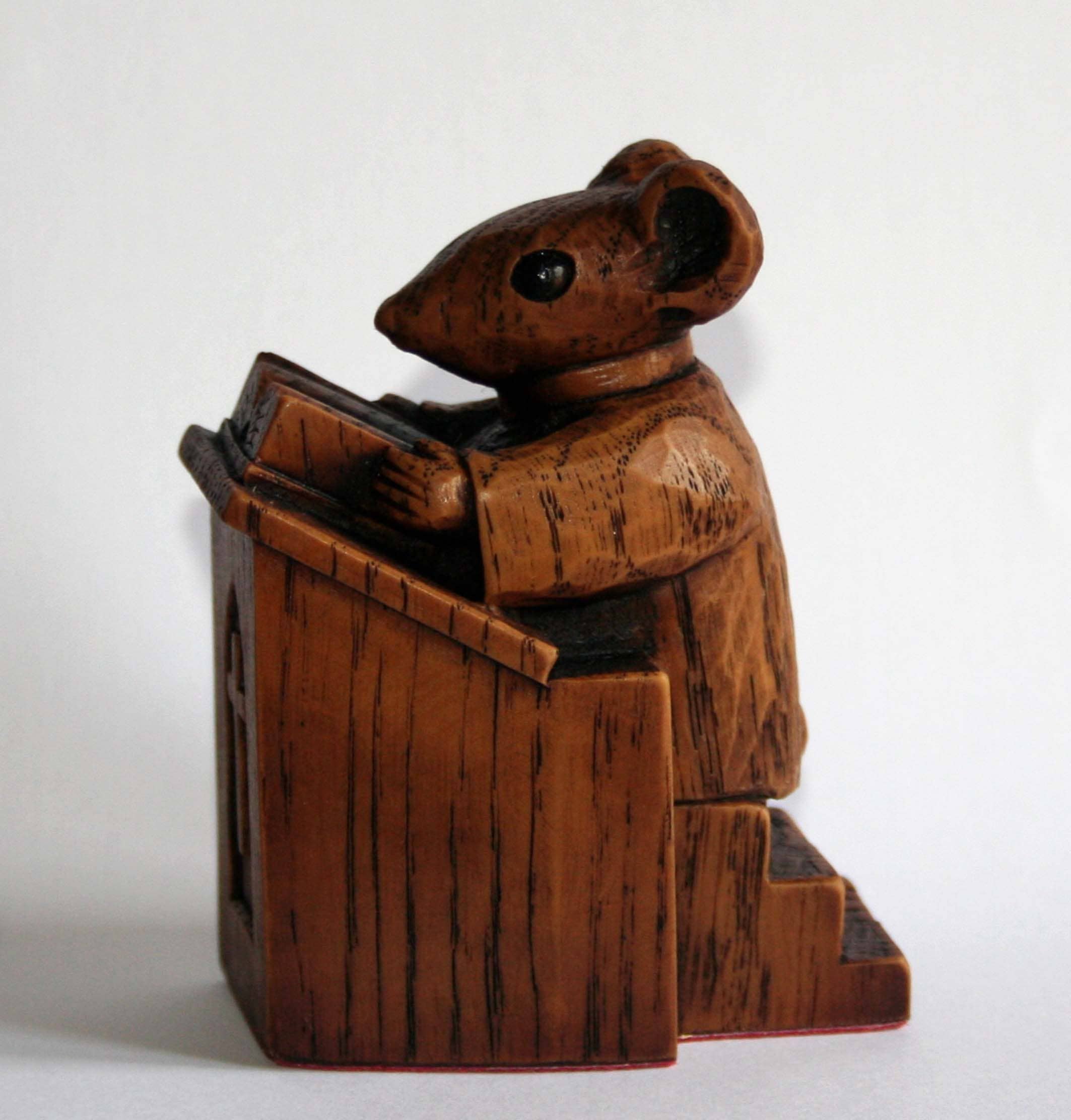 Oakapple Designs Ltd - Wholesale Decorative Figurine - Church Mouse In The Pulpit. Reproduction Carving Ornament.4