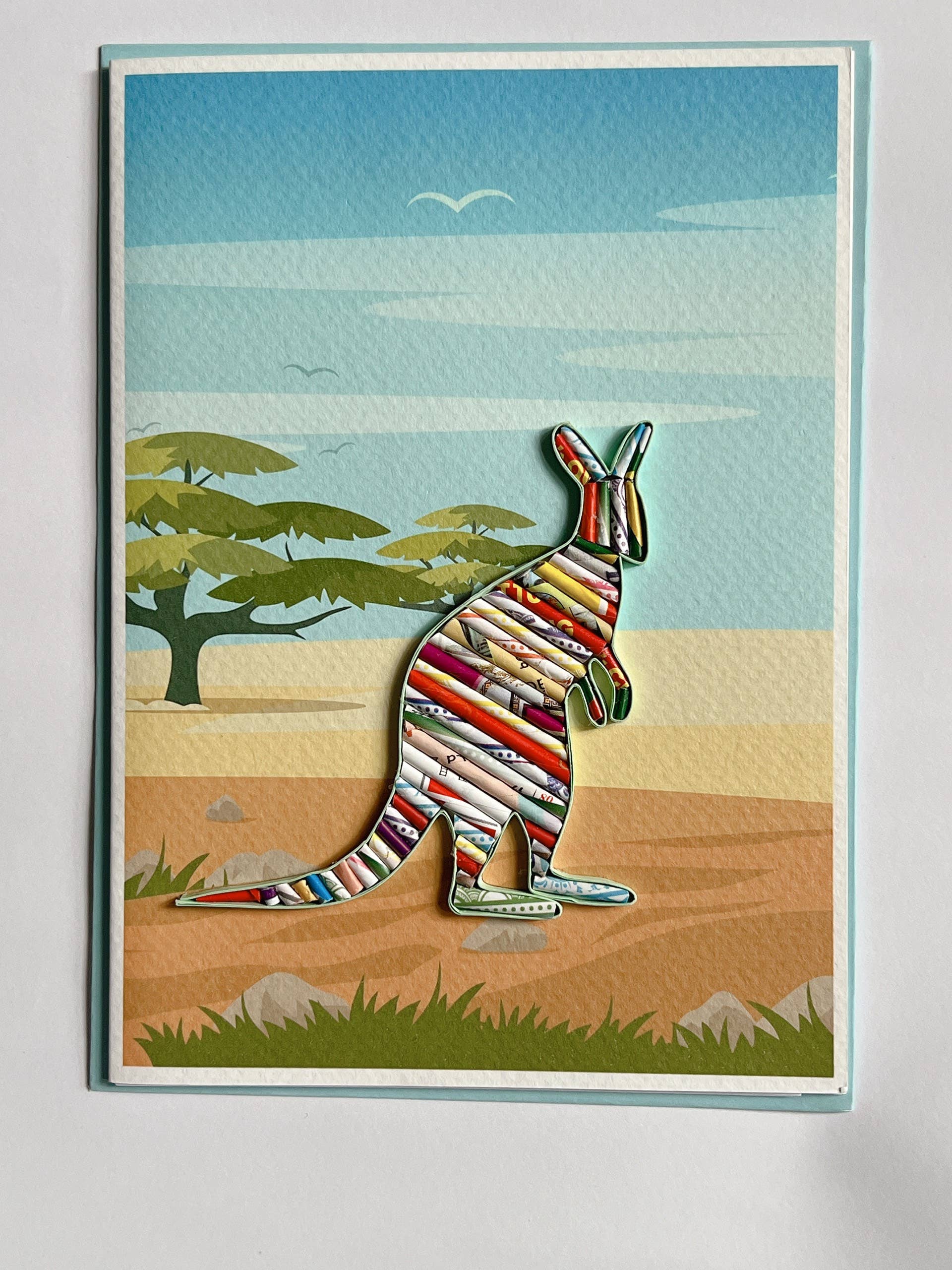 Loving Nature - Vendita all'ingrosso Biglietti di auguri generici - Biglietto di carta arrotolato a forma di canguro realizzato a mano da una rivista riciclata2