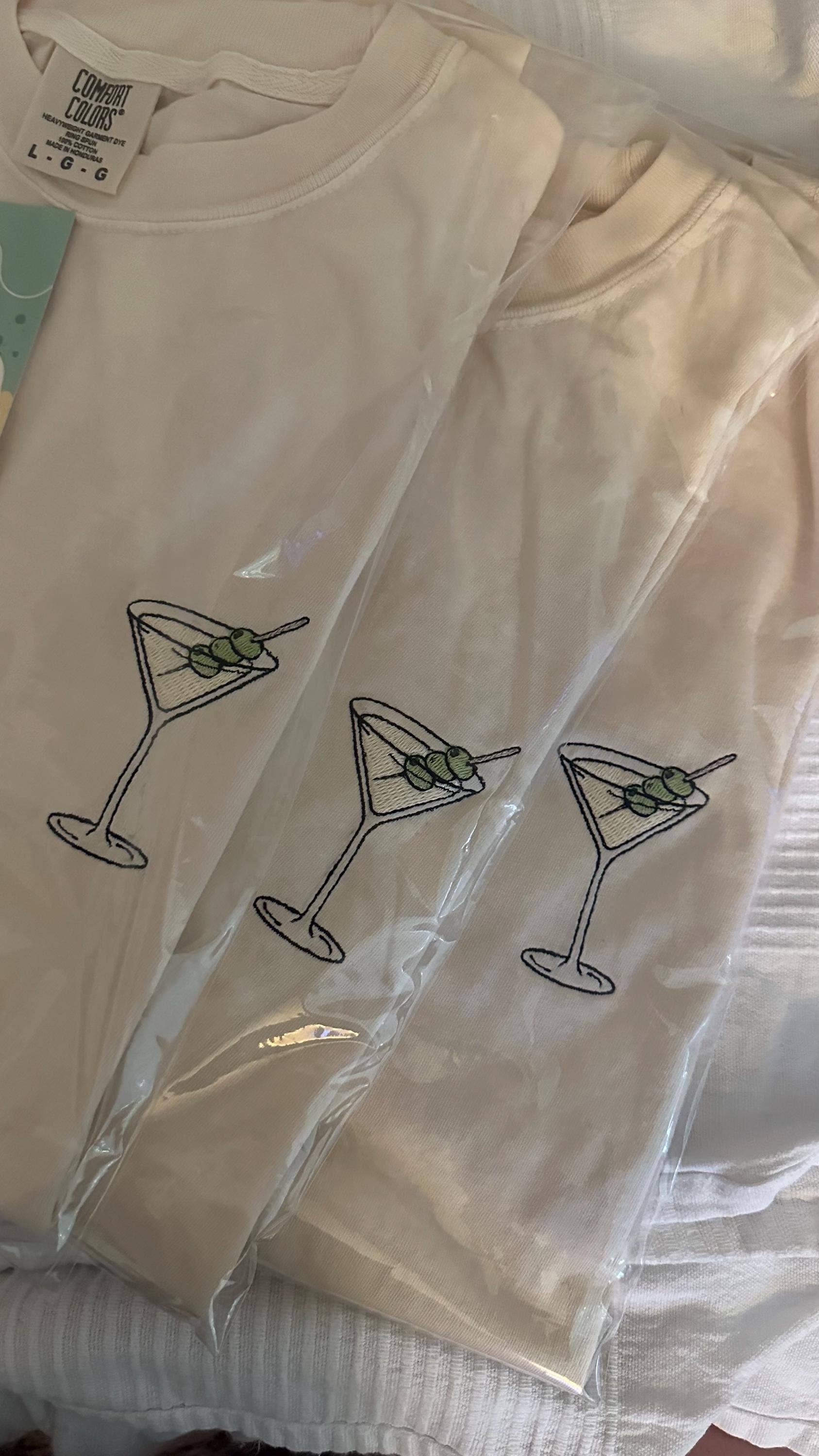 ART OF DOTS - Vente T-shirt – femme - Chemise à cocktail Martini brodée pour occasions spéciales #23