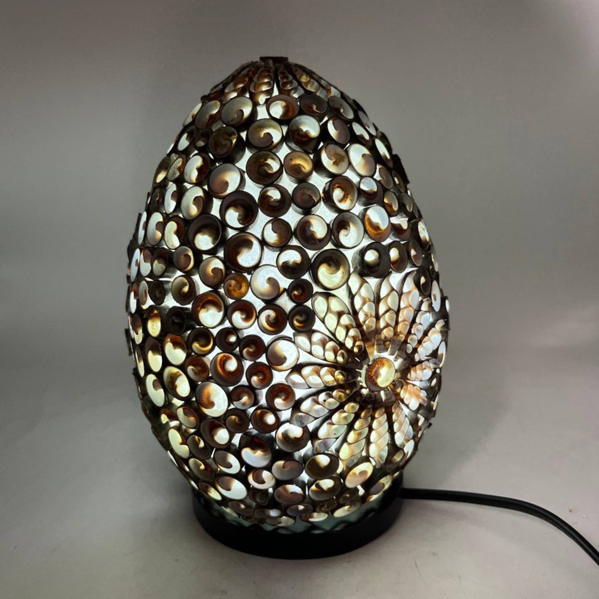 AWGifts Europe - Vente Lampes d'appoint/de bureau - Lampe Boho Sea Shell, ovale Chocolate Twist, 20 cm1