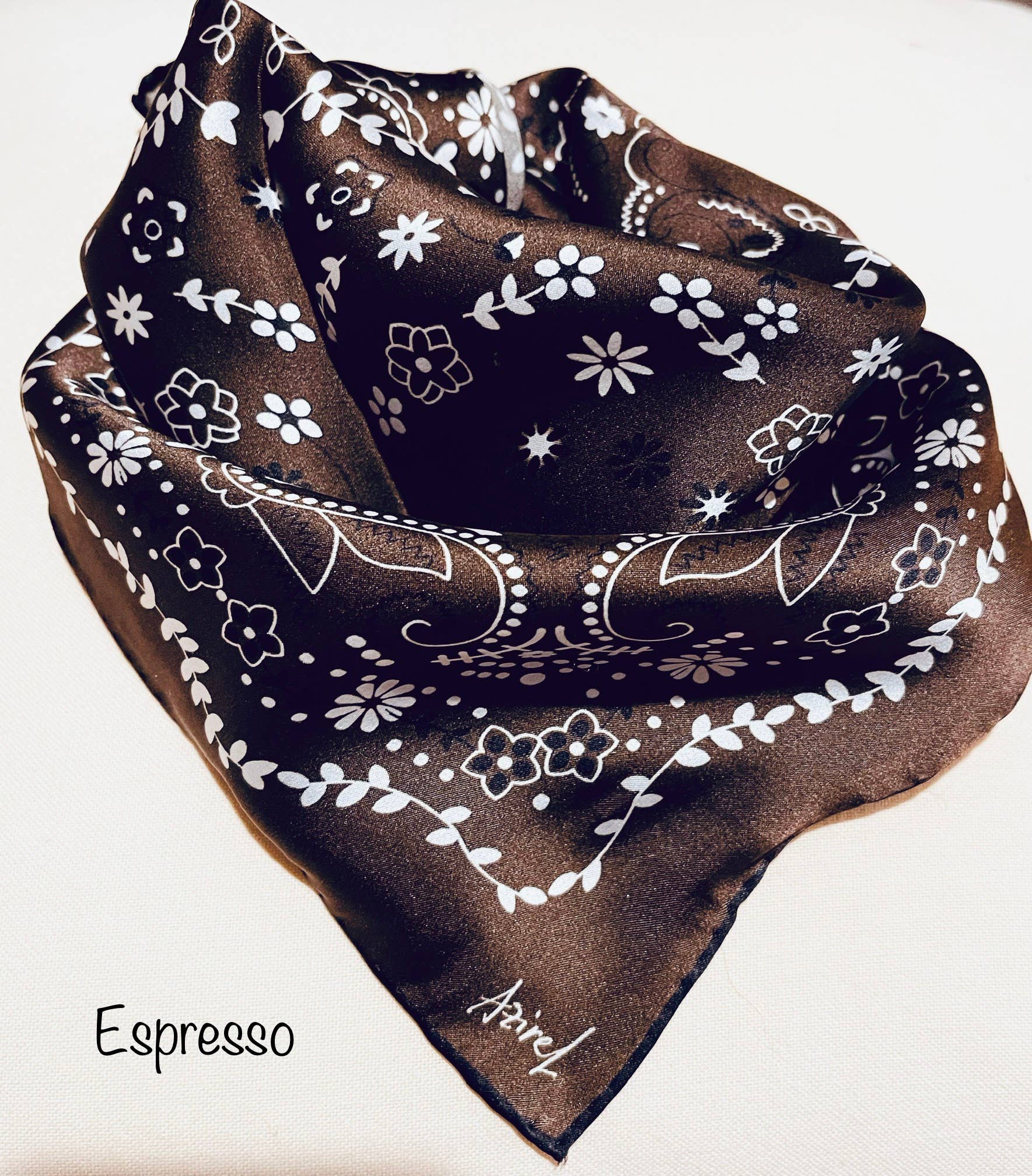 Malibu & Beyond Co /LENNOX MODE - Vendita all'ingrosso Bandana - Donna - Iconico bandana vintage americano in seta di gelso 100%!13