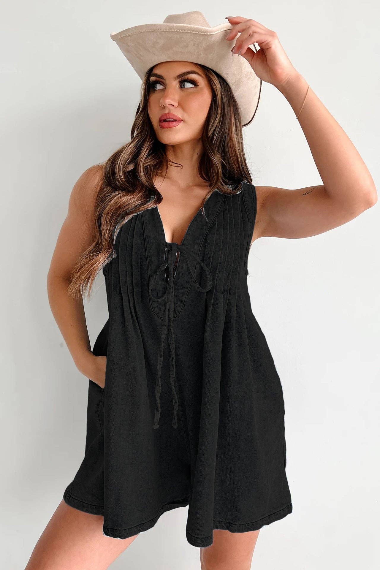 Sweetkama - Wholesale Romper - Women's - Ladies Tie Front V-Neck Sleeveless Denim Romper 902536