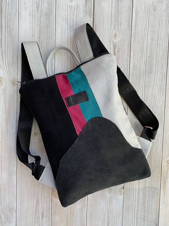 Sac à dos en cuir noir et violet recyclé petit avec fermeture éclair pour la vente par LeaF