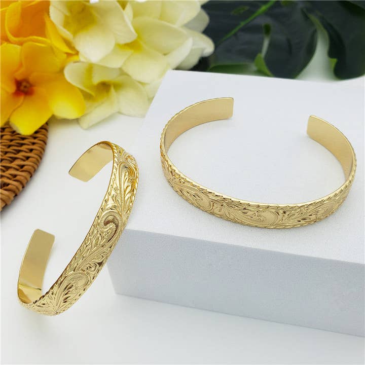 Bracelet à vent soufflant sculpté pour la vente par S&T Collections