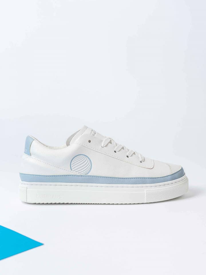 Komrads Sneakers APLS Maça Low i mjuk blå för wholesale av Komrads