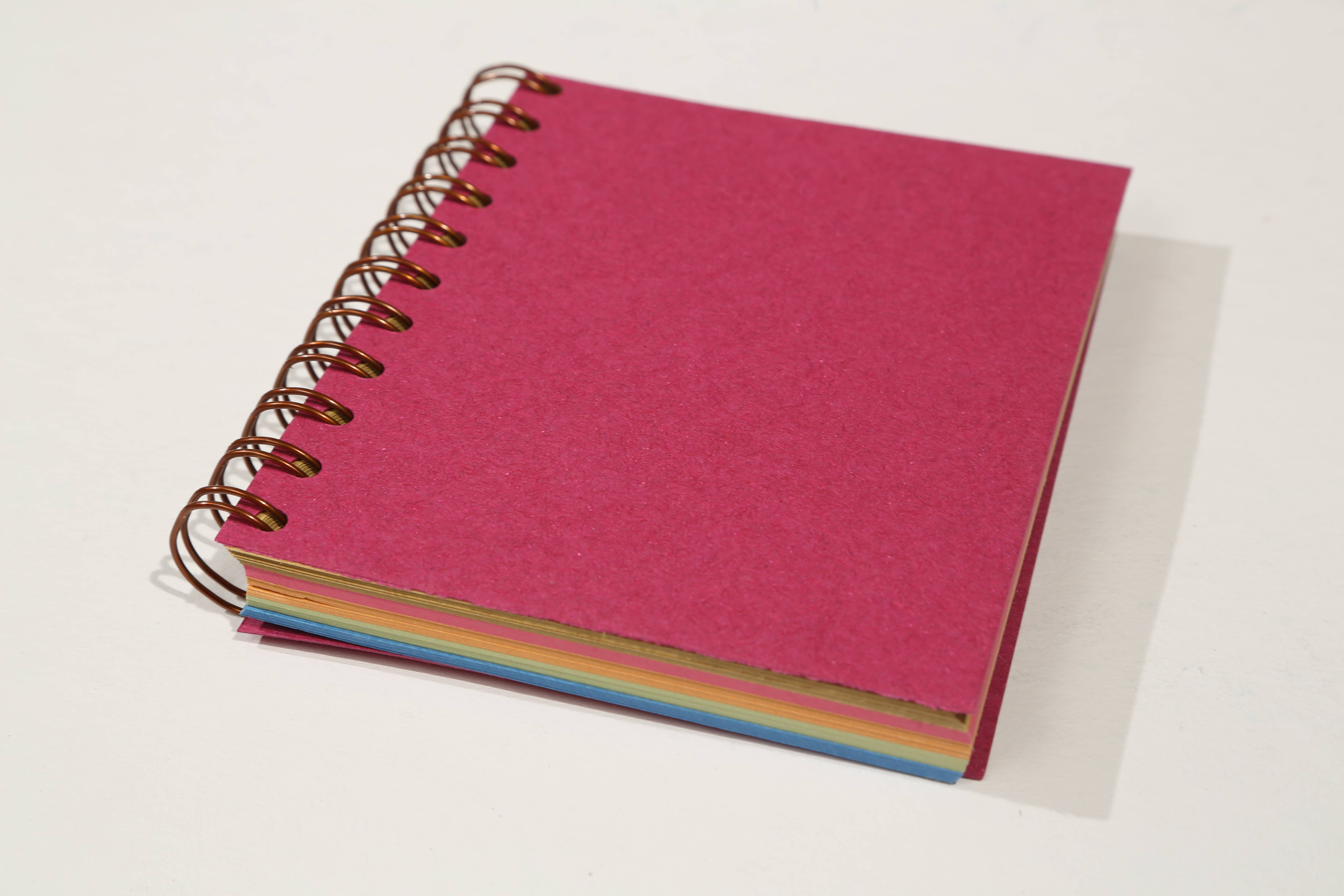 Maki Nature – wholesale Anteckningsblock – Spiralblock 11,5 x 13,5 cm med mångfärgade blad11