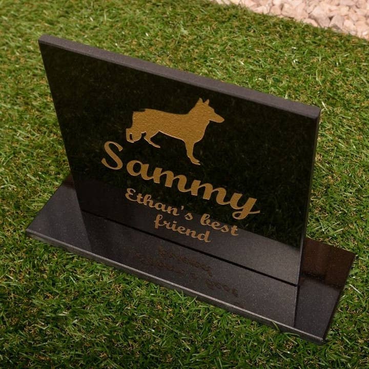 Personalisiertes Tierdenkmal, Grabstein aus Granit auf Sockel für den Großhandel von The House nameplate company