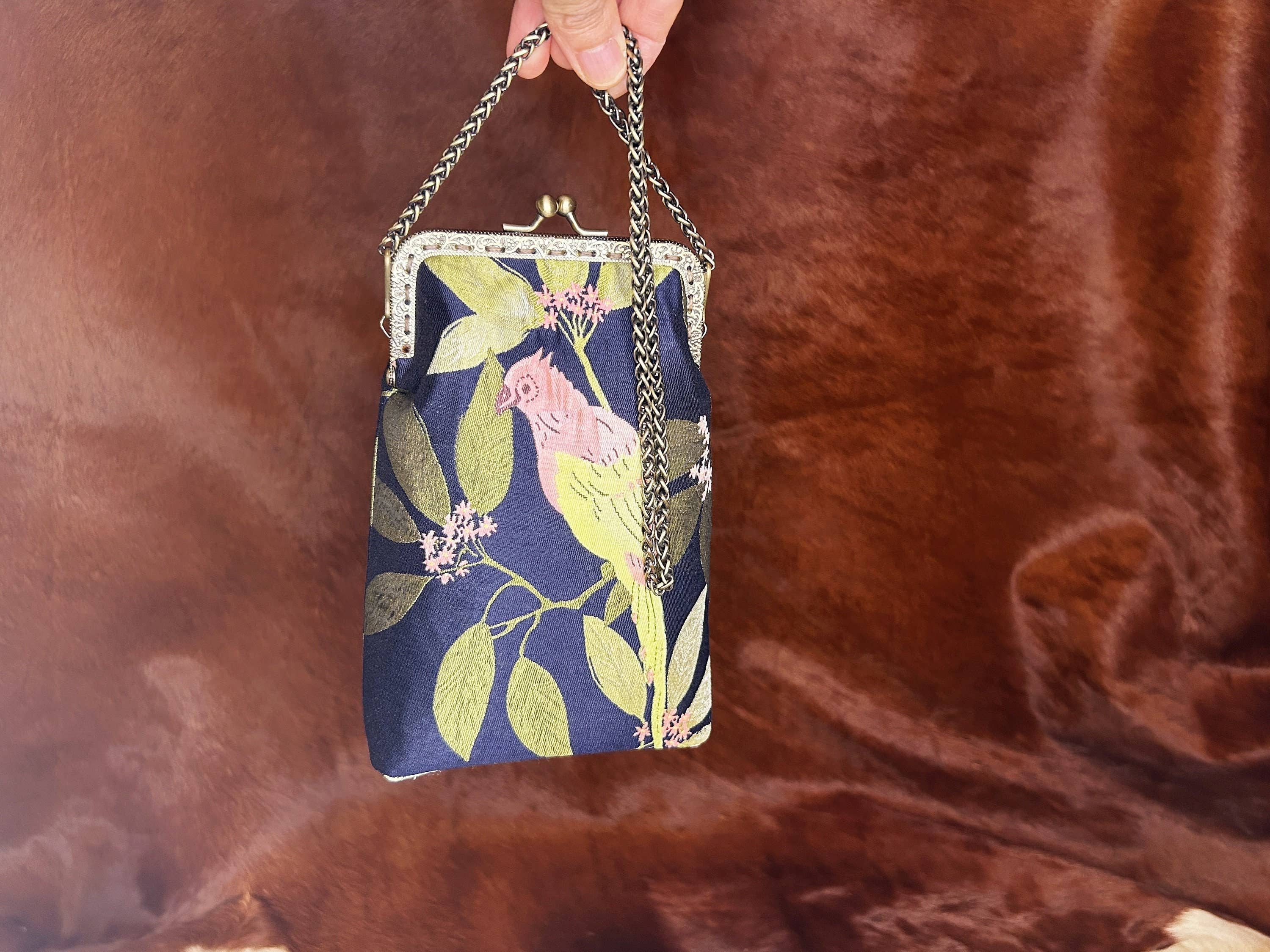 LeisTextileStudio - Vente Pochette – femme - Pochette de téléphone faite main avec fermoir baiser en tissu à fleurs et oiseaux6