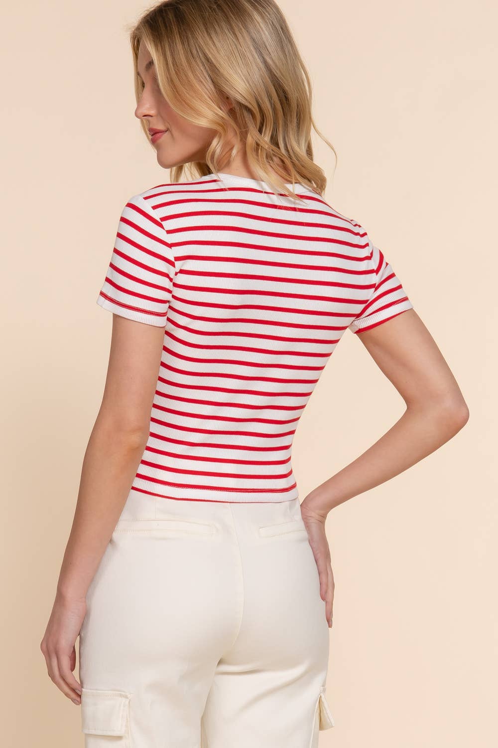 Active Basic | Active USA - Vendita all'ingrosso Top in maglia - Donna - Top a righe in cotone a costine con maniche corte e collo rotondo1