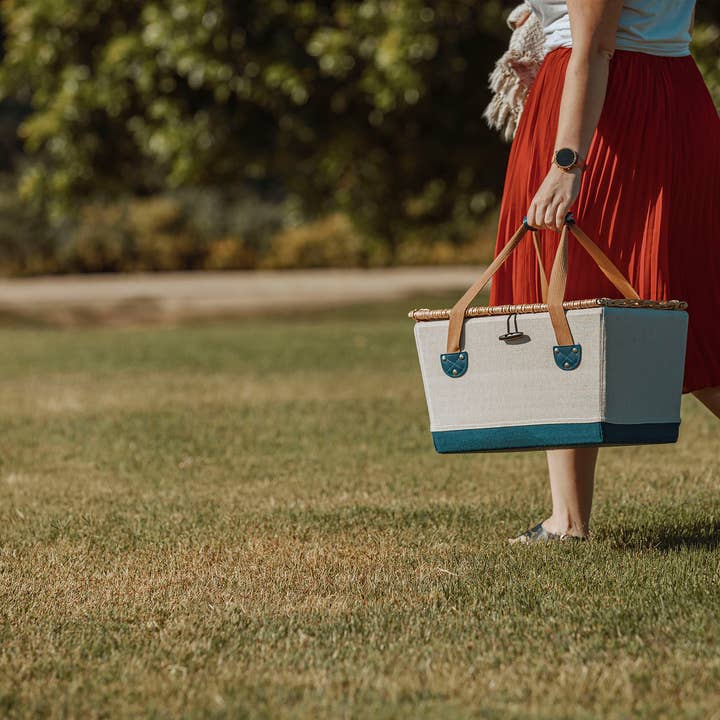 Beige Canvas with Navy Blue Accents Boardwalk Picnic Basket for 2 for wholesale on Faire12