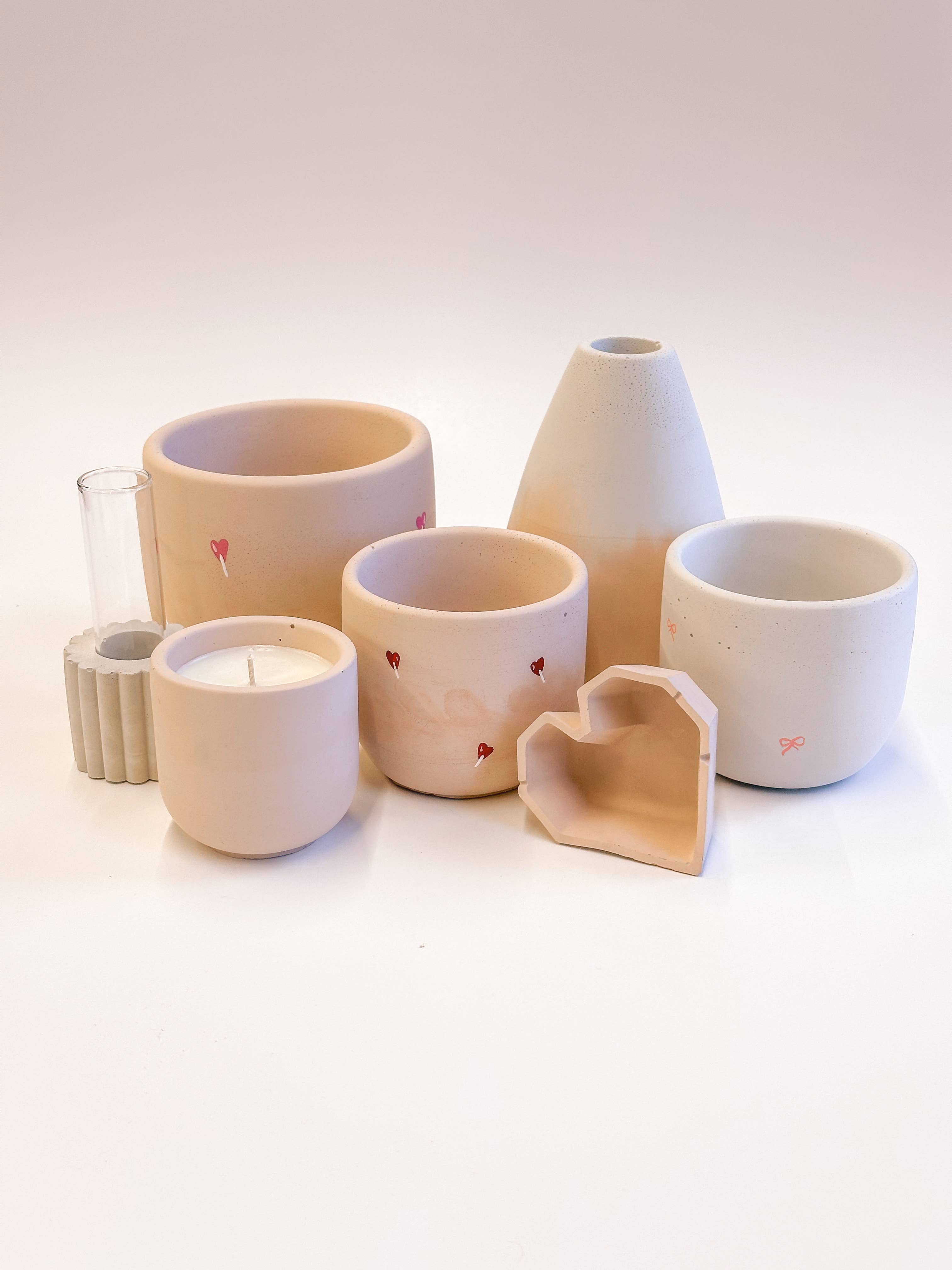 The Plant Supply - Wholesale Plant Pot - Pink Bow Concrete Planter With Drainage Hole2