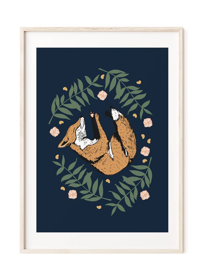 Sleepy Fox A4/A3 geïllustreerde bosblauwe kinderkamerkunstdruk voor wholesale door Wildwood Paper