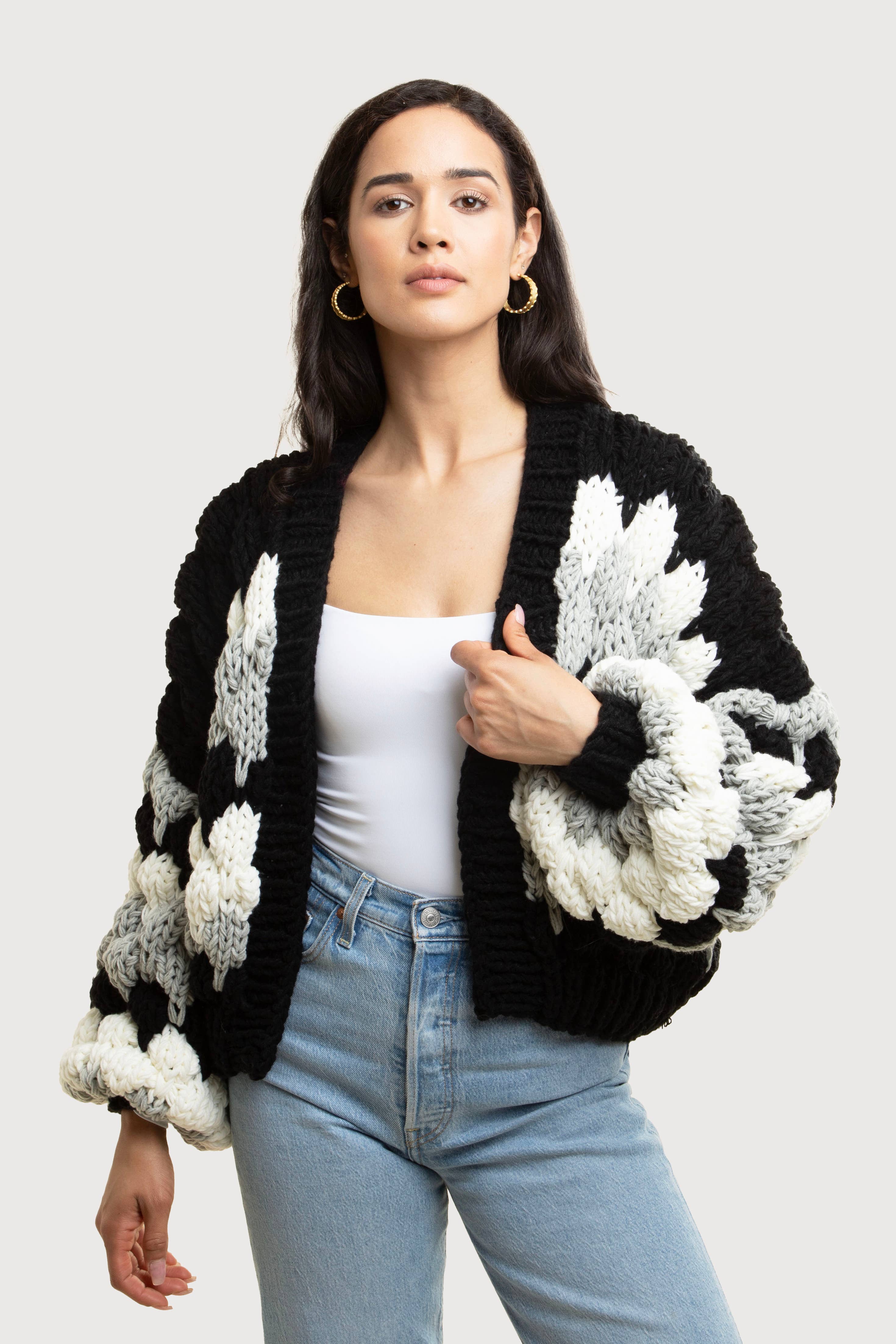 SAACHI – wholesale Cardigan – Women’s – Chunky Knit Cardigan Cropped3
