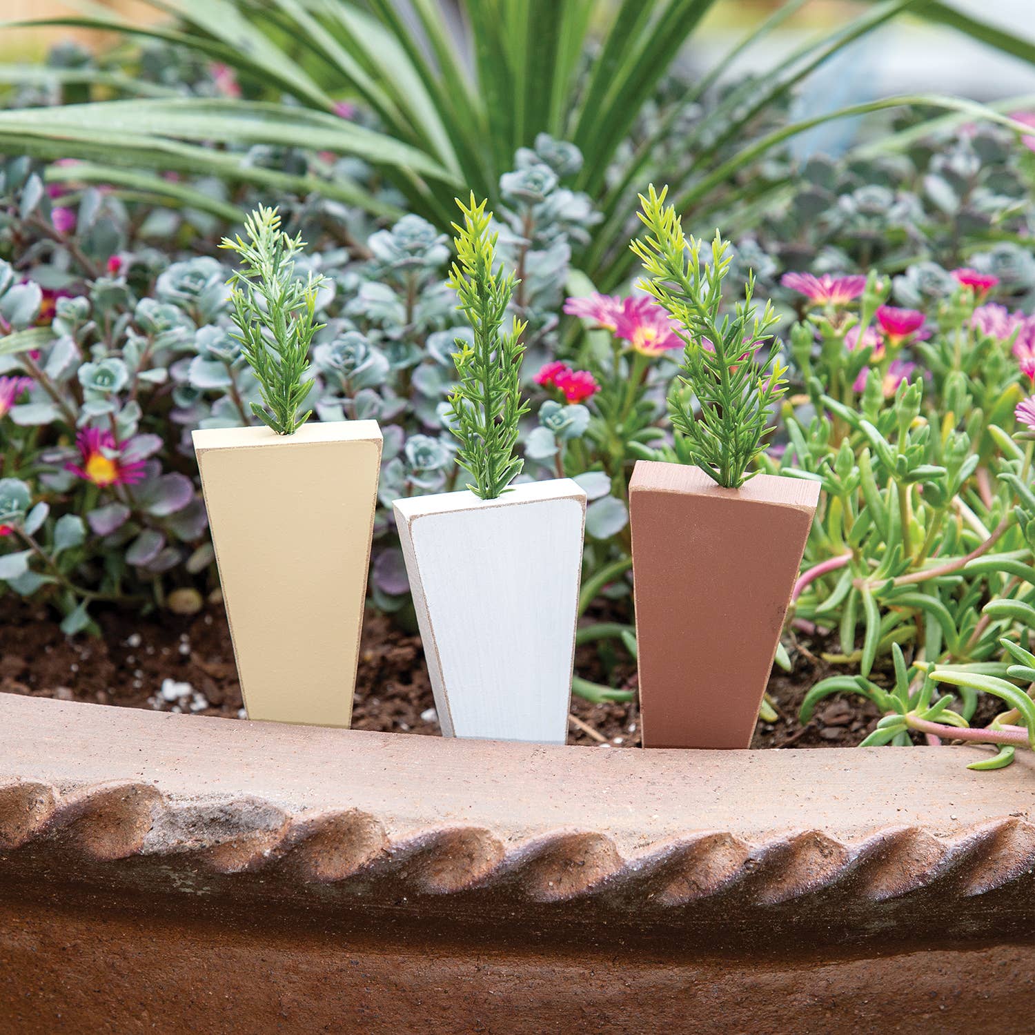 Col House Designs - Wholesale Decorative Tabletop Object - Wooden Deco Carrot, 3 Assorted1