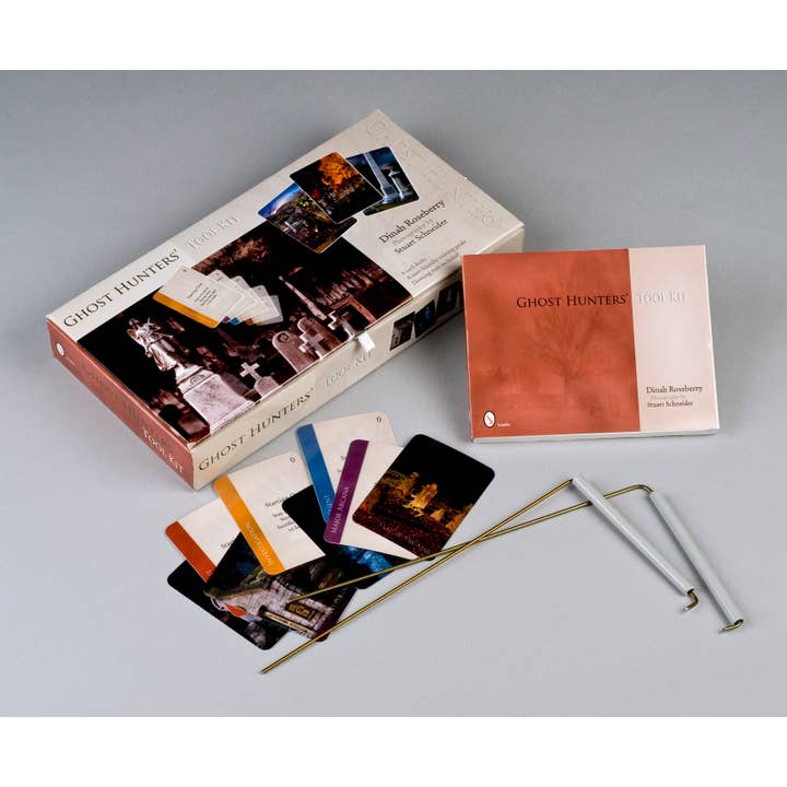 Schiffer Publishing - Vendita all'ingrosso Tarocchi - Kit di attrezzi per i cacciatori di fantasmi