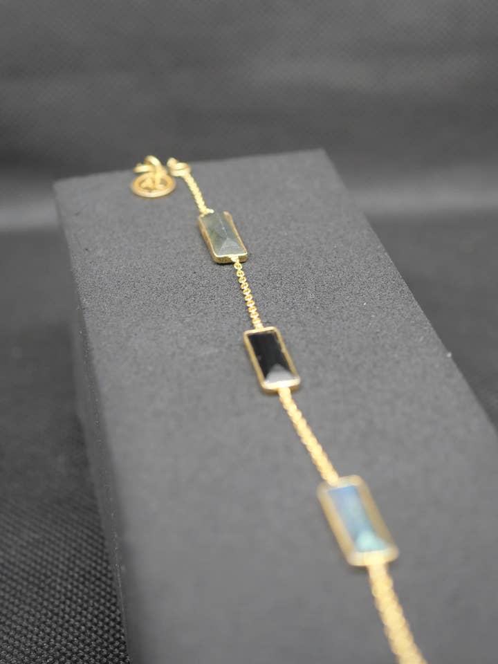 Bracciale Finesse in Labradorite e Onice per la vendita all'ingrosso da parte di Atelier Leblanc