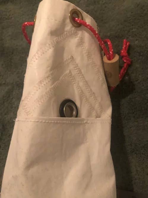 Sac de rangement avec un trou spécial dedans. pour la vente par Brooklyn Sailbags