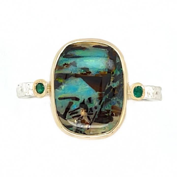 Australischer Boulder-Opal-Ring mit Smaragden in 14k Gold für den Großhandel von Emily Amey Jewelry