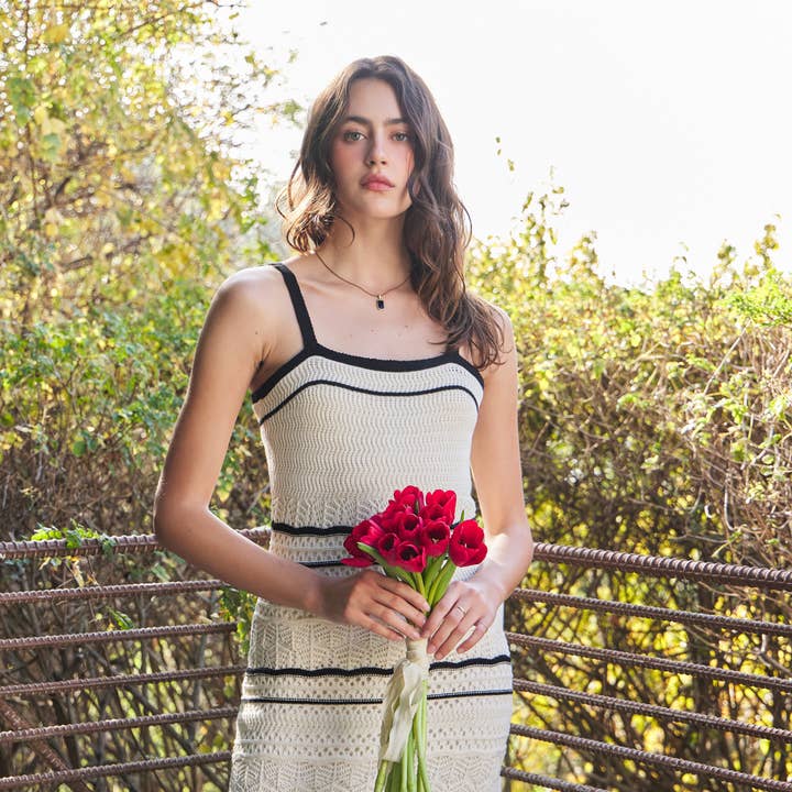 VESTIDO MIDI TIPO SUÉTER DE GANCHILLO SUAVE, AJUSTADO Y ACAMPANADO para venta al por mayor de idem ditto