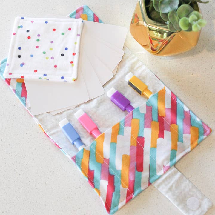 Livres pour enfants très occupés - Pretty Stripes pour la vente par BaubleBee Co.