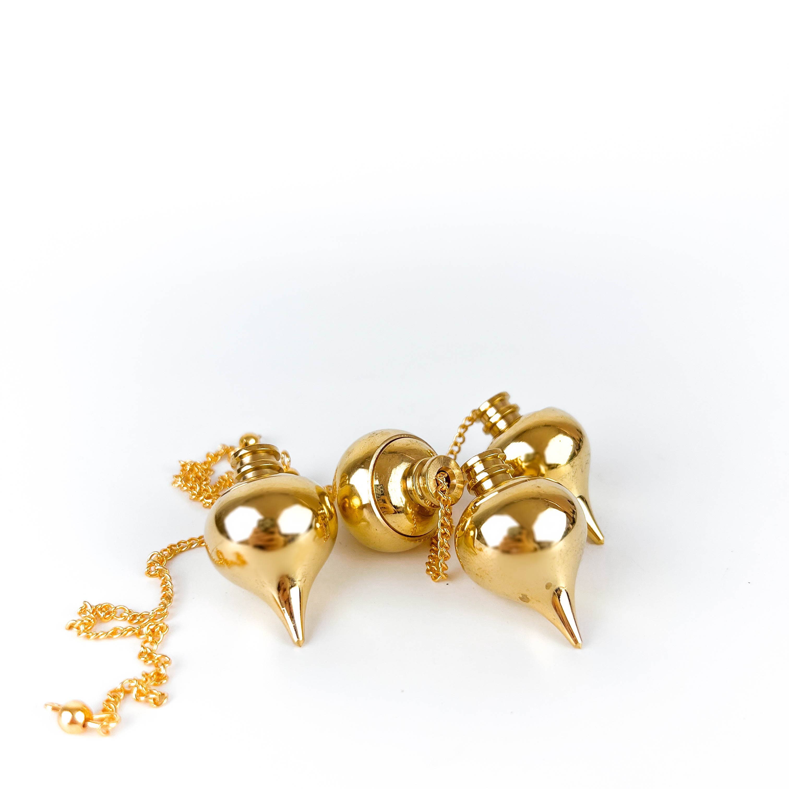 GREENROOTS USA LLC - Venta al por mayor Artículo de meditación - Péndulo con acabado dorado con compartimento 1,25L con cadena 18,4 cm 4P5