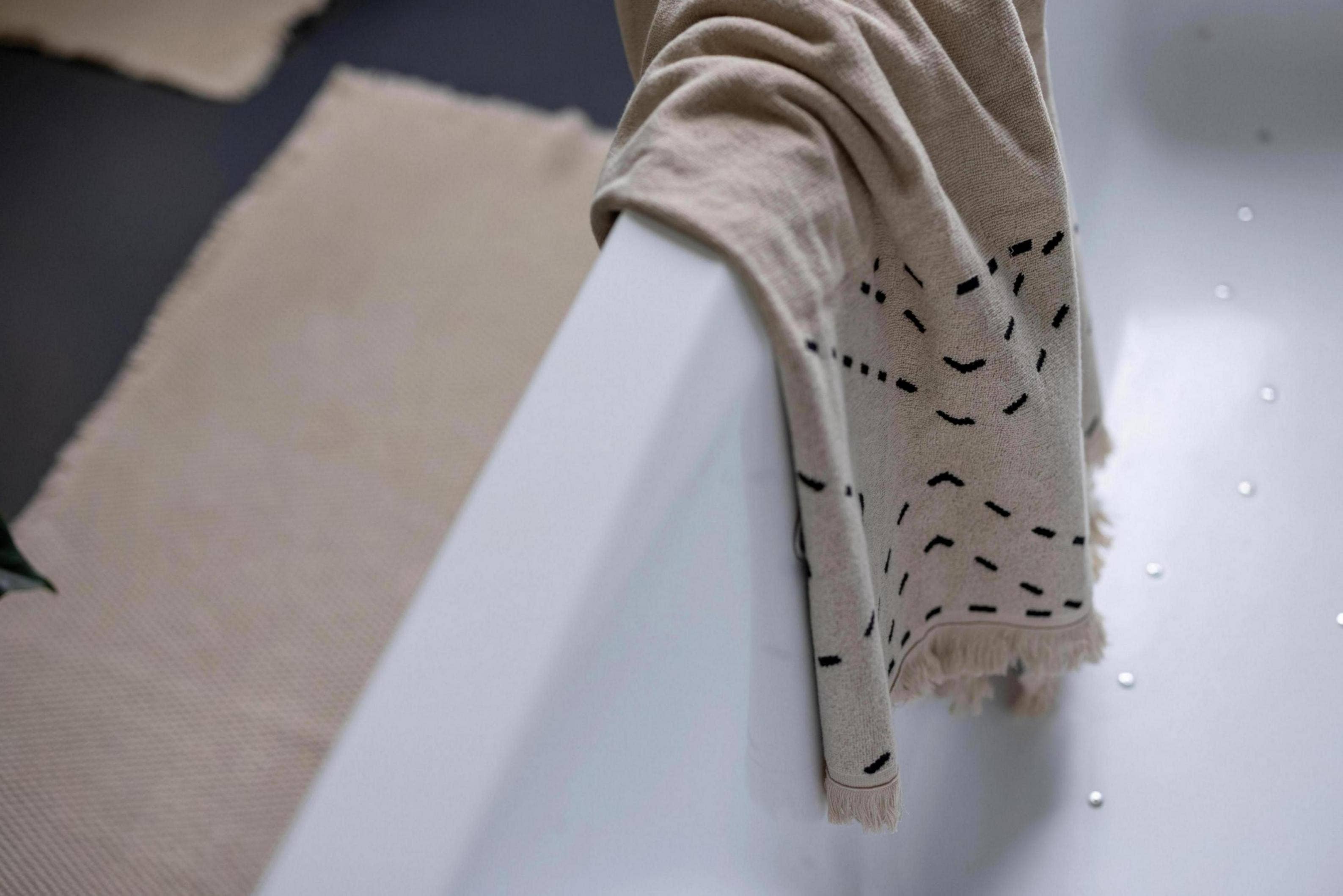 Maison Vivaraise & La Cerise sur le Gâteau - Wholesale Bath Towel - Julia Linen Bath Towel 50 X 100Cm2