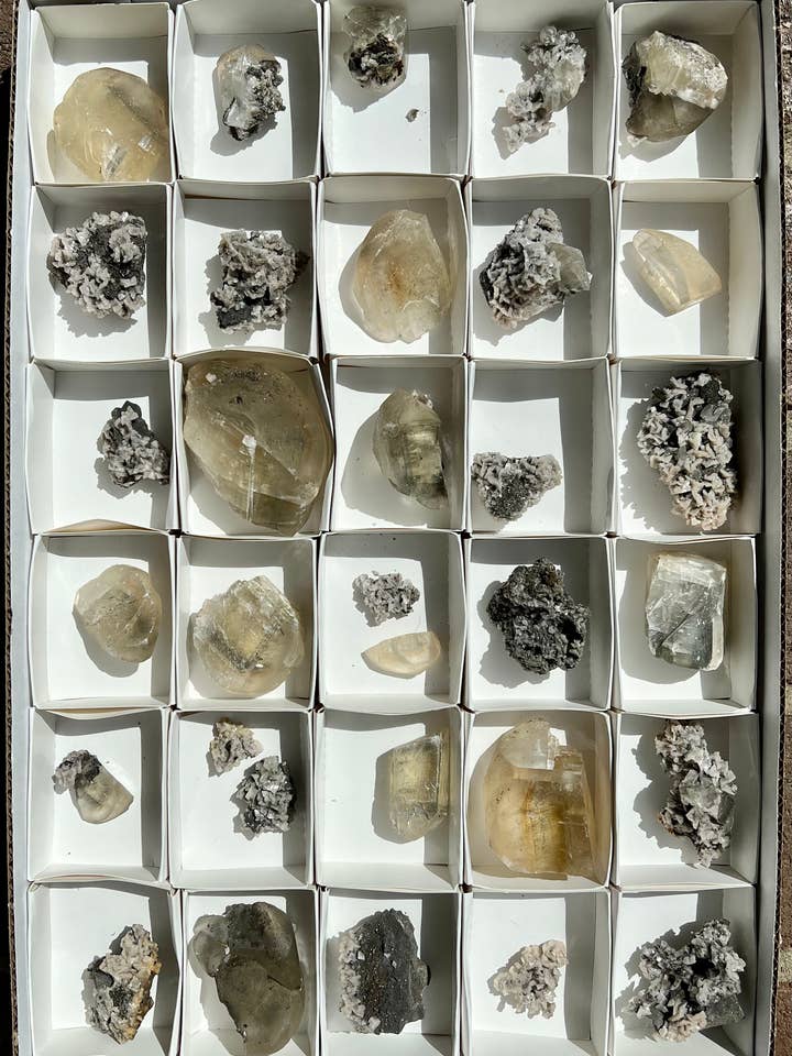 Herkimer Kalcit och Dolomit Partihandel Mineral Flat för wholesale av Vugg life