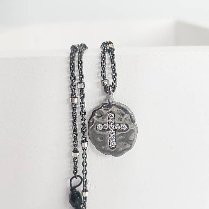 Collier avec pendentif Chloe en argent sterling et zirconium cubique pour la vente par CB Jewelry