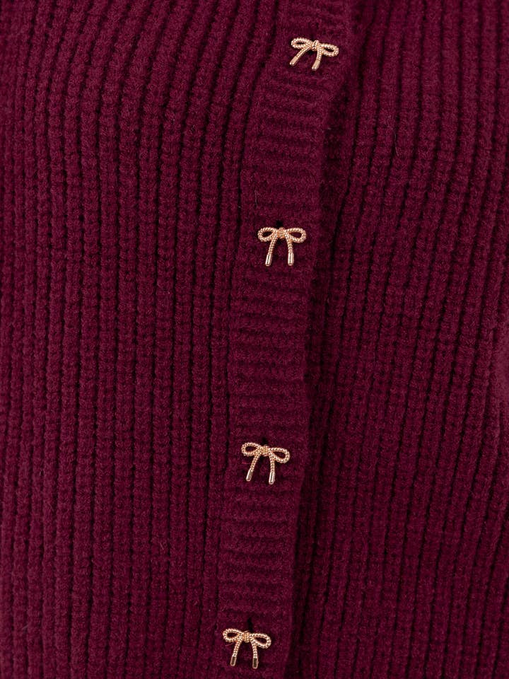 Cardigã Borgonha com Botões em Laço e Gola Redonda da Lovedrobe por atacado de Plaza Collection Ltd