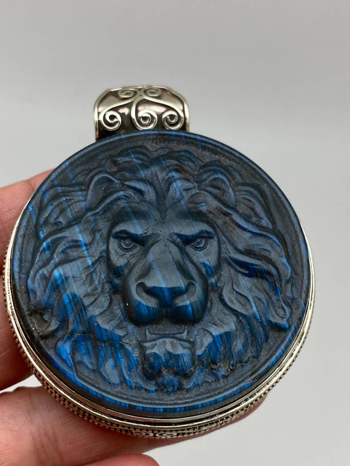 labradorite carved lion pendant, handcrafted, white metal for wholesale by Third eye jewelry inc.