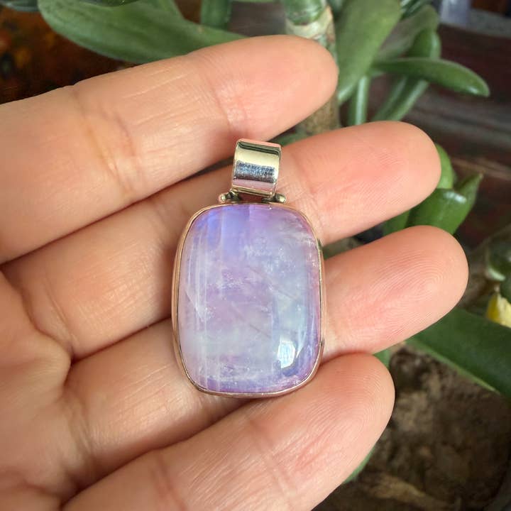 Colgante de piedra lunar arcoíris de plata de ley 925 (P-31) para venta al por mayor de GTG Gems Corp