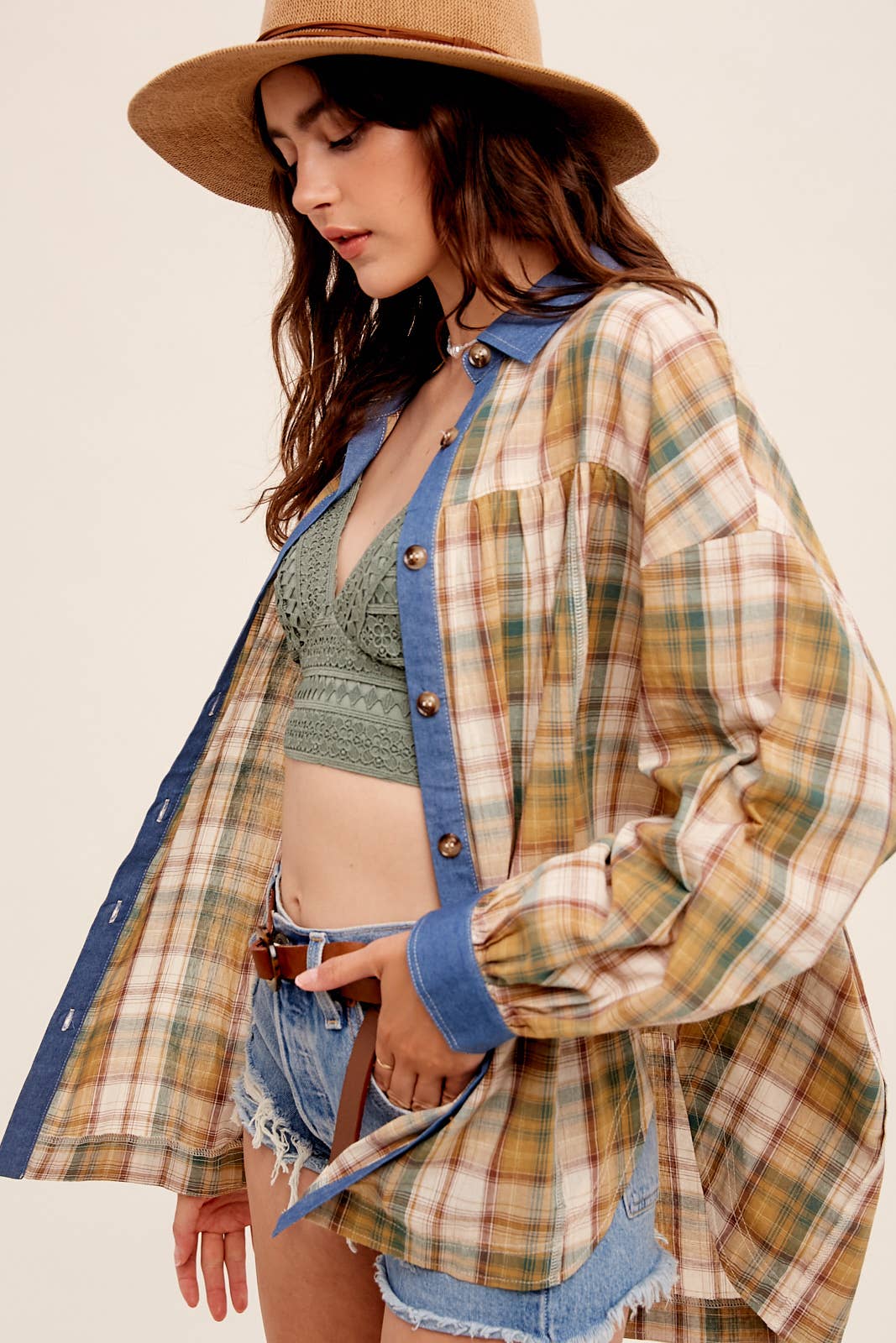 Listicle – Engroshandel Skjorte med buttondown – til kvinder – Blandet ternet oversized skjorte med knapper26