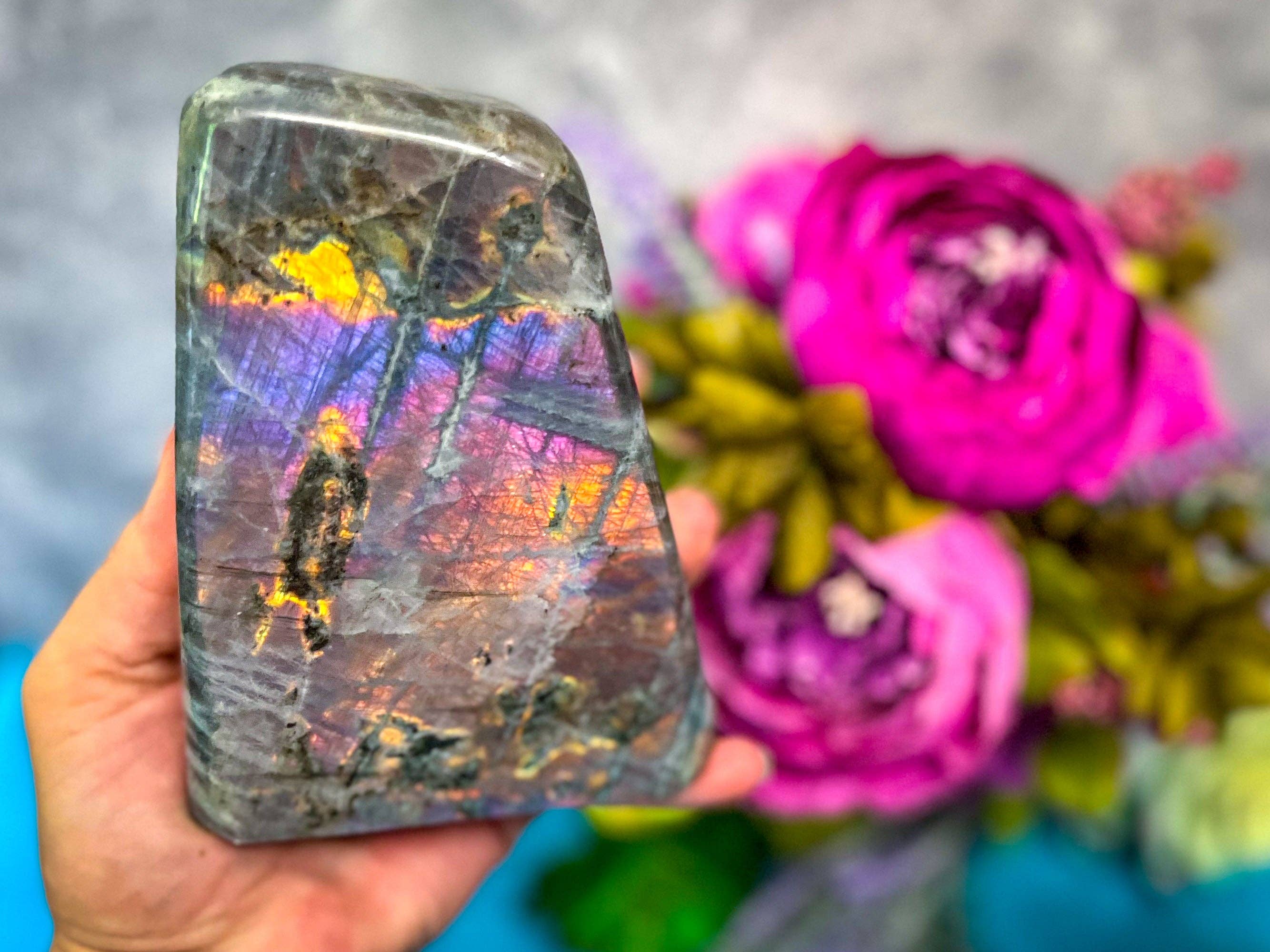 Mandala Gems – Großhandel Spiritueller Stein/Kristall – Großer lila Labradorit-Kristall Freiform, Regenbogen-Labradorit, Weißer Labradorit3