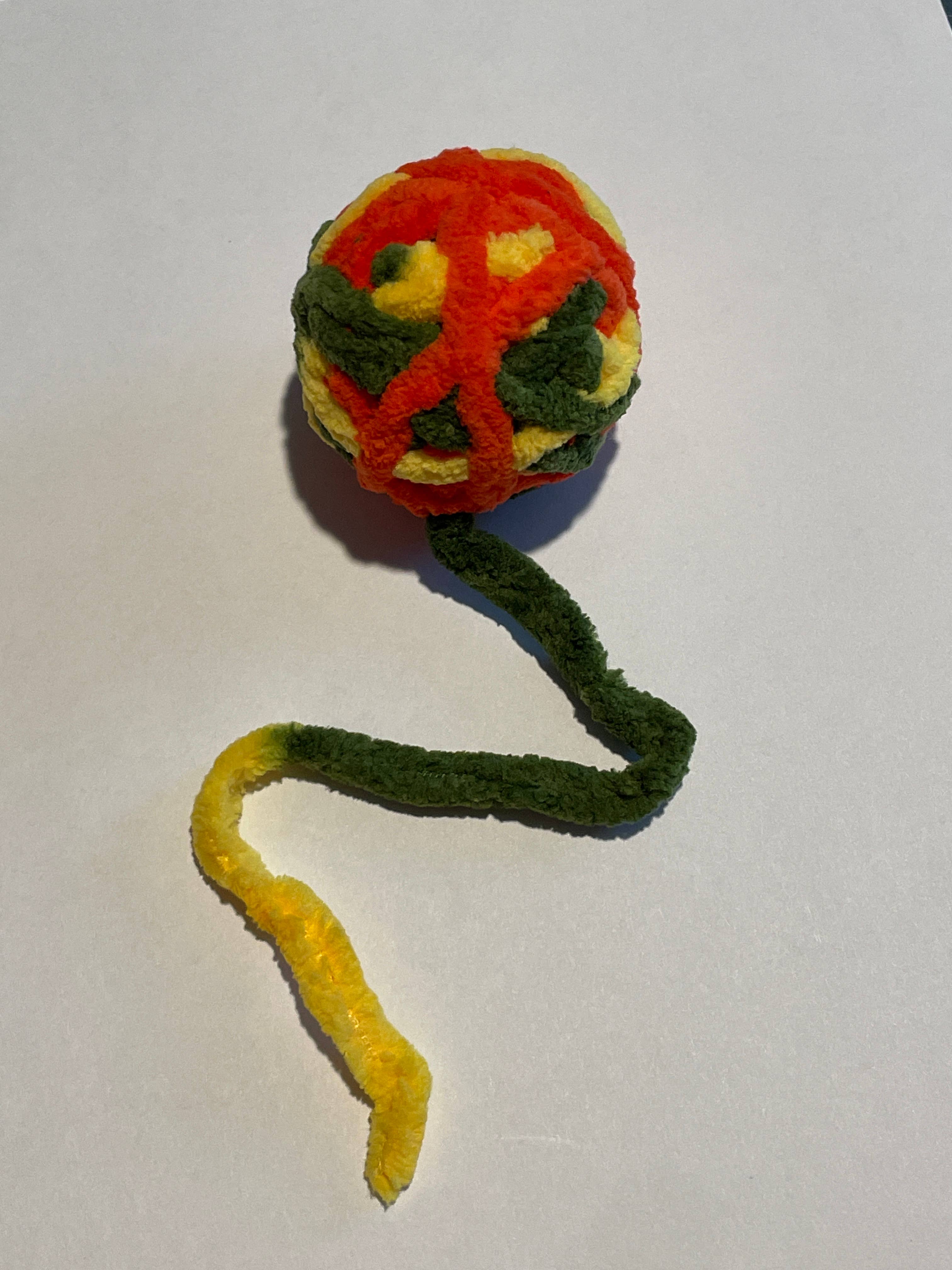 Toys N Treats Box - Wholesale Pet Toy - Cat - Kitty Cat Yarn Ball for Cats (M)3