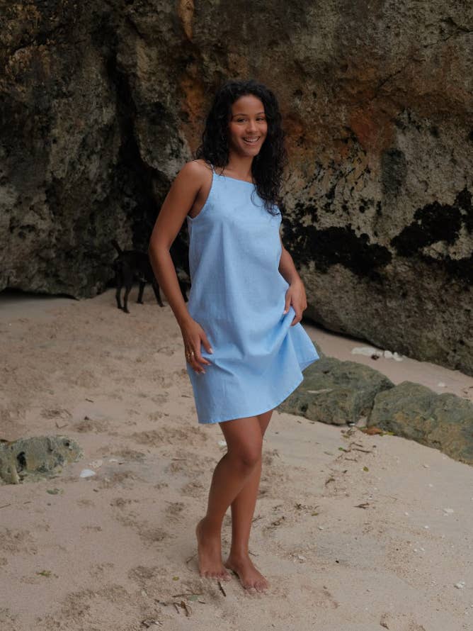 Ciara babyblå minikjole for engroshandel hos AMIRA Collective