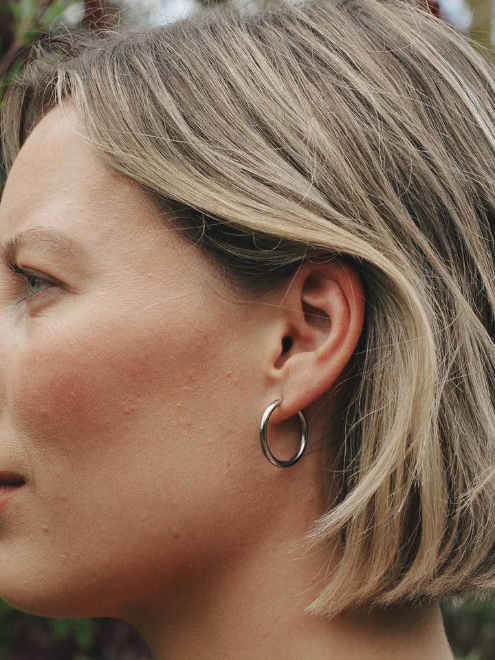 Sølvbøjle Øreringe - 2cm, Vandtæt for engroshandel hos Nordic Muse