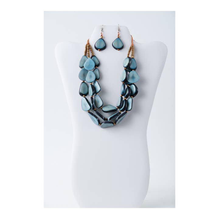 TaguArtsy – Großhandel Schmucksets – Zaley Halskette und Ohrringe aus organischem Tagua-Design mit drei Strängen36