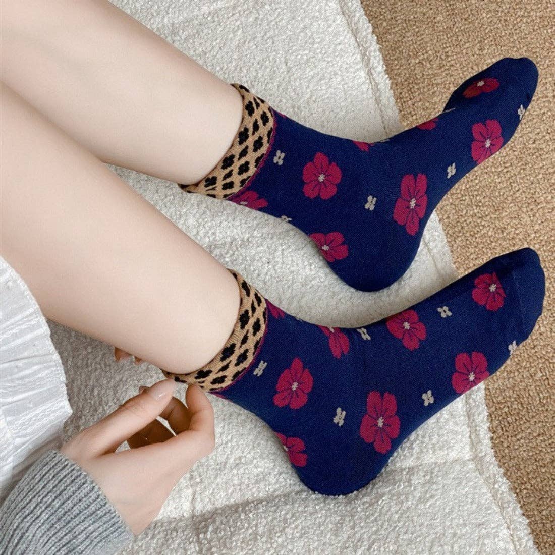 Funkyrel® Atzbranding Limited - Wholesale Socks - Women's - Rufia - Colorful Floral Pattern Mid-Calf Socks4