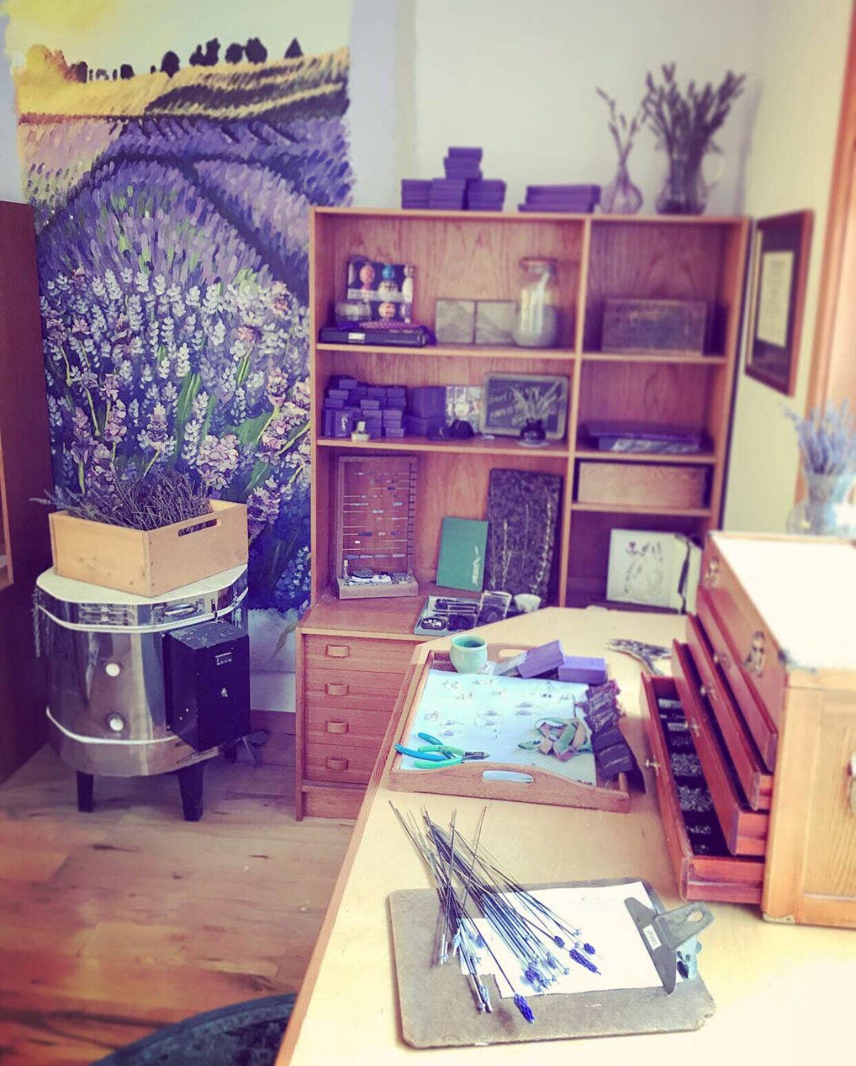 Lavender Beads - Vendita all'ingrosso Collana con ciondolo/pendaglio - Ciondolo lungo con perline di vetro color lavanda su catenina in argento da 61 cm, grande8