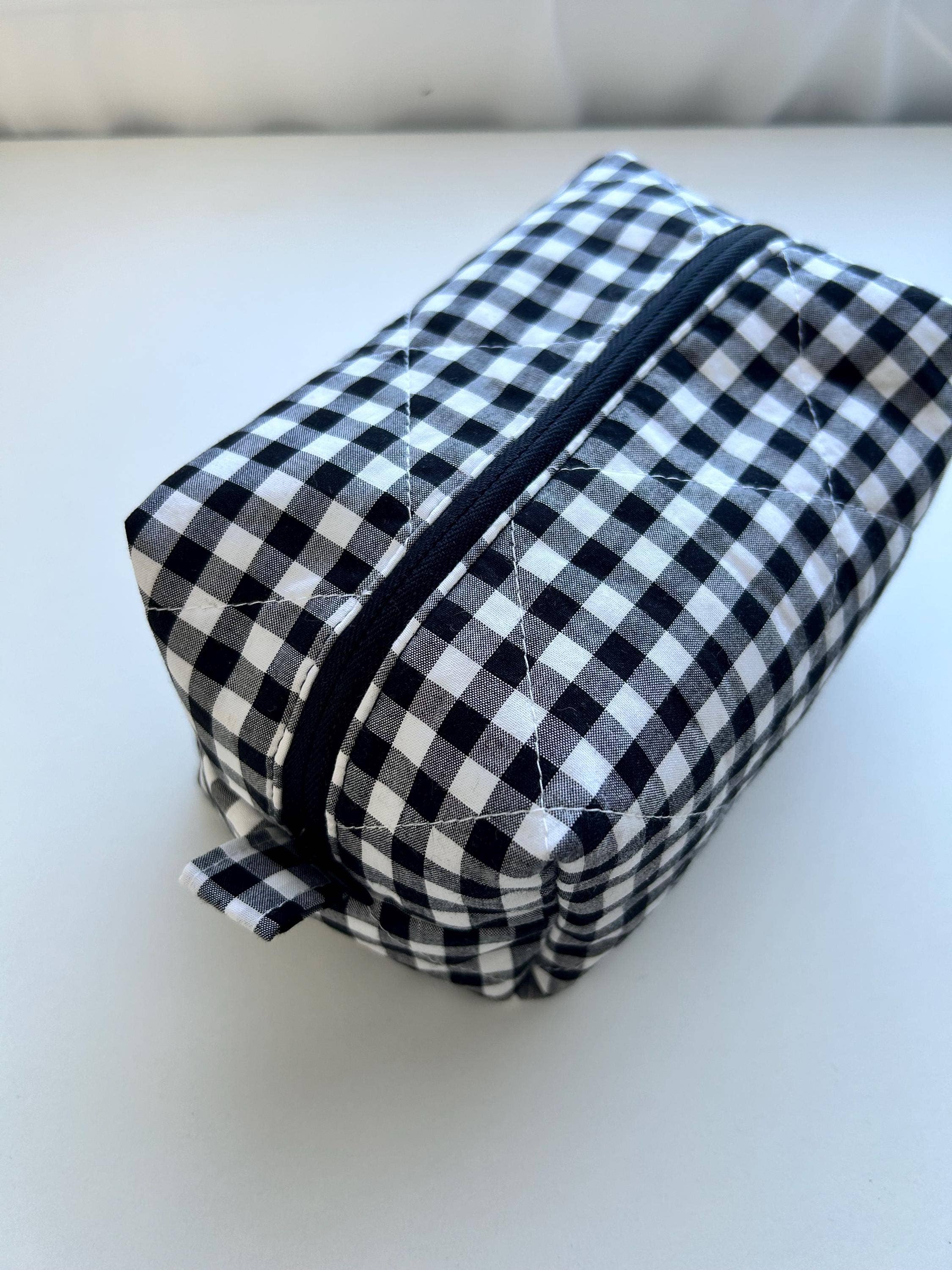 DaintyLuxeAU – bolsa de maquilhagem e cosméticos por atacado – Bolsas de maquiagem variadas: xadrez vichy, acolchoada, com formato quadrado, diversos tamanhos7