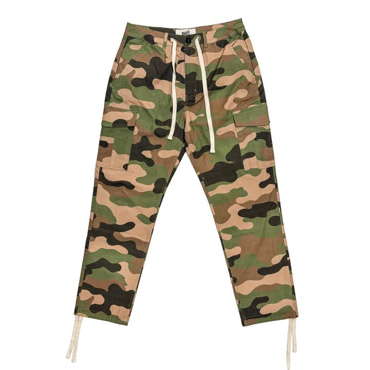 Pantalon cargo camouflage pour la vente par Derrick Baker