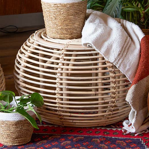 GRAND POUF EN ROTIN pour la vente par Bacon Basketware