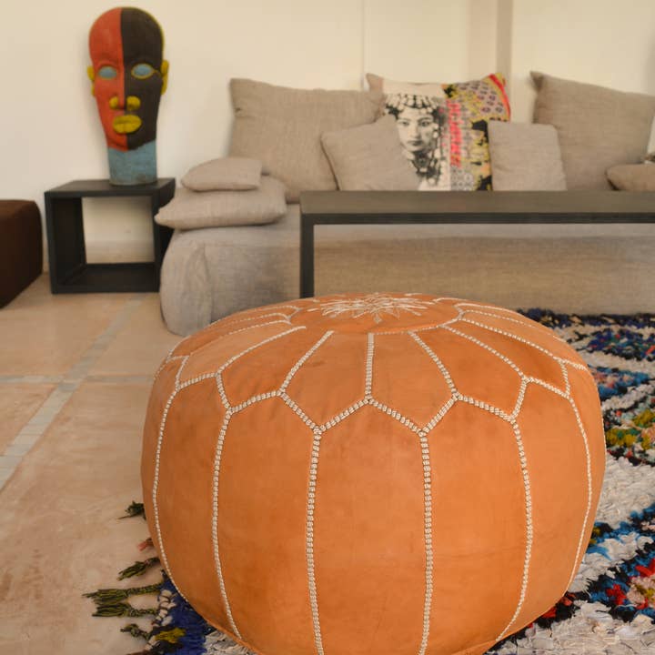 woolsouk ( We handle U.S. import procedures for you ) – Pufe por atacado – Pufe de couro - Pufe redondo não recheado - caramelo2