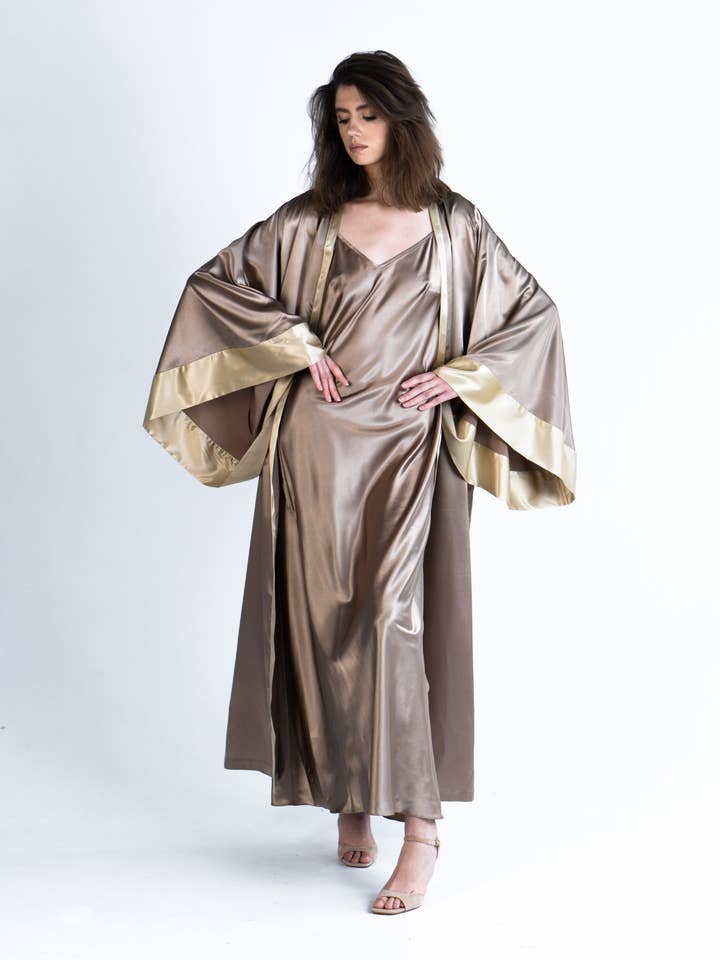 Graceful Robe and Nightgown Set for wholesale by KÂFEMME and Co