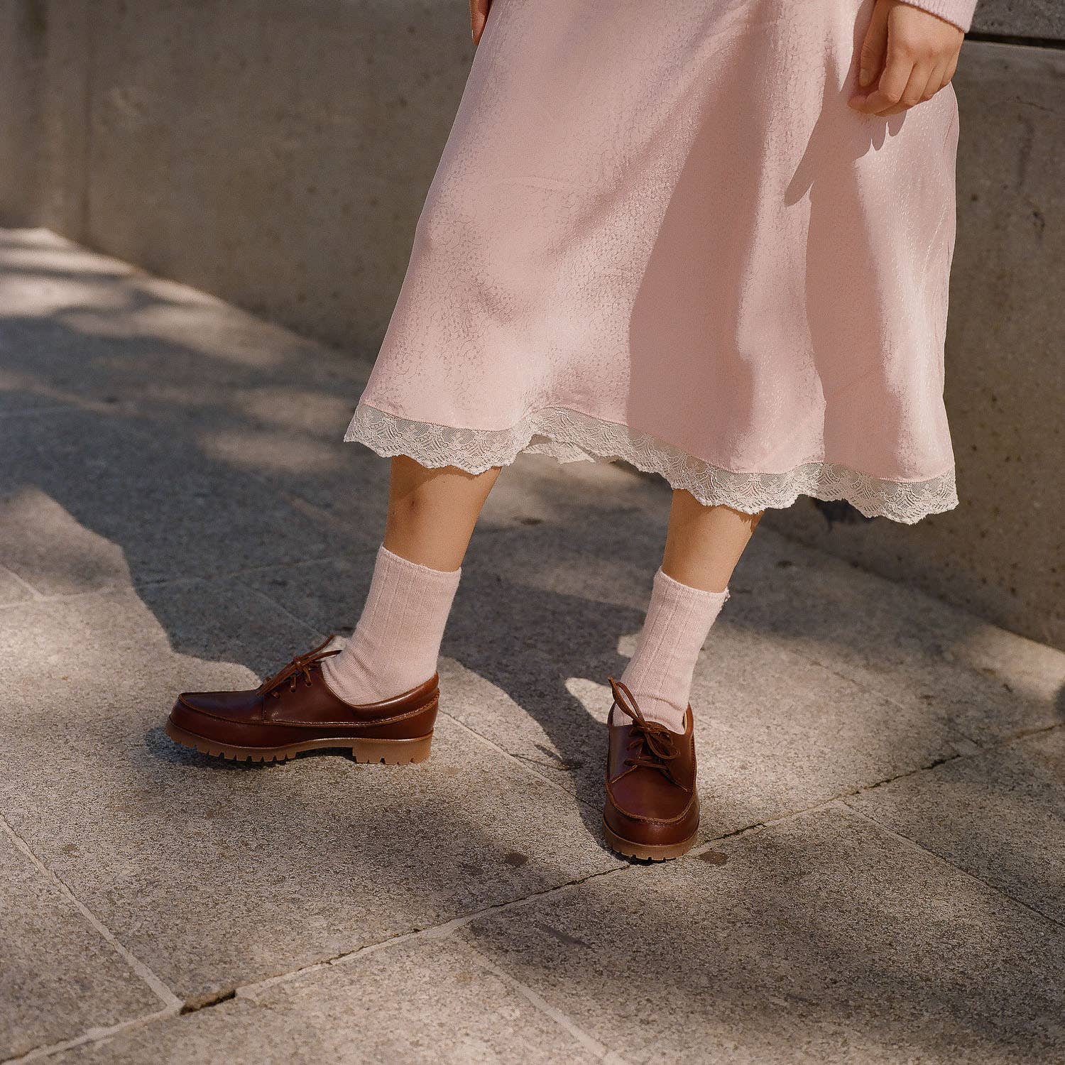 brun Tefer flats i brun rustik stil for engroshandel på Faire0