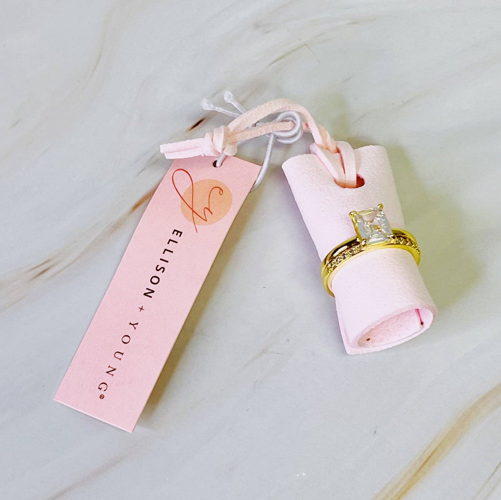 Ellison+Young - Vente Parures de bijoux - Lot de 2 bagues solitaires taille émeraude5